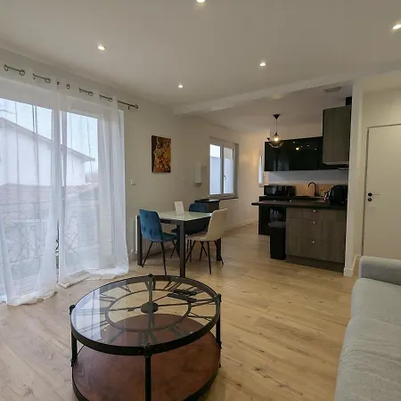 Apartment Le Chaleureux, T2 Avec Balcon Roanne